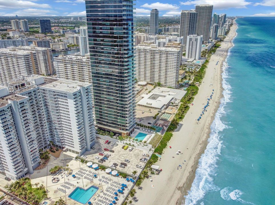 For Sale: $2,900,000 (4 beds, 3 baths, 2530 Square Feet)