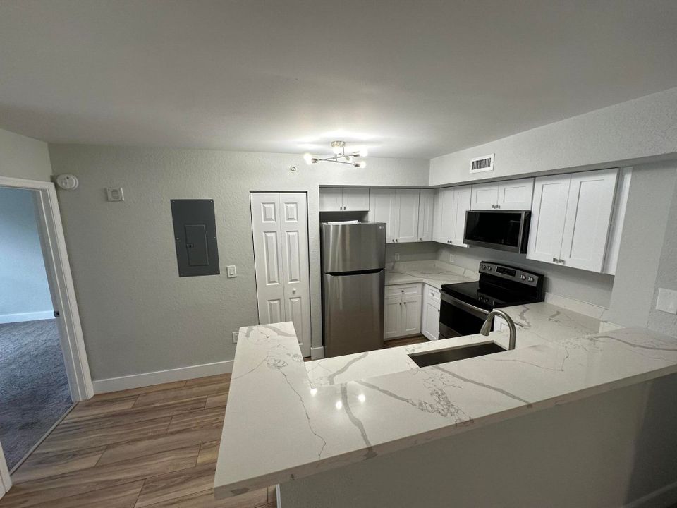 For Rent: $2,950 (2 beds, 2 baths, 1071 Square Feet)