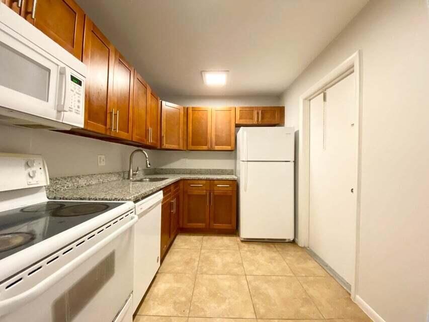 For Rent: $2,000 (2 beds, 2 baths, 995 Square Feet)