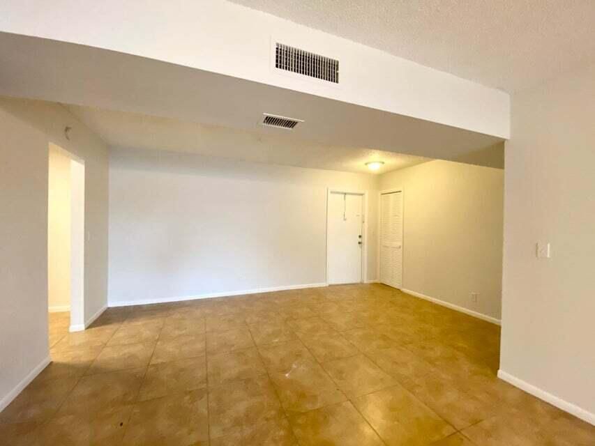 For Rent: $2,000 (2 beds, 2 baths, 995 Square Feet)