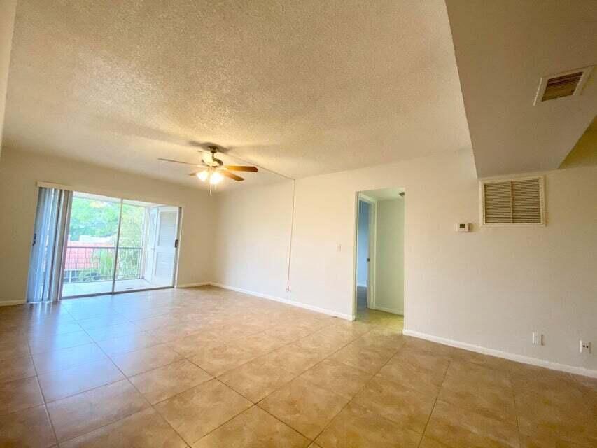 For Rent: $2,000 (2 beds, 2 baths, 995 Square Feet)