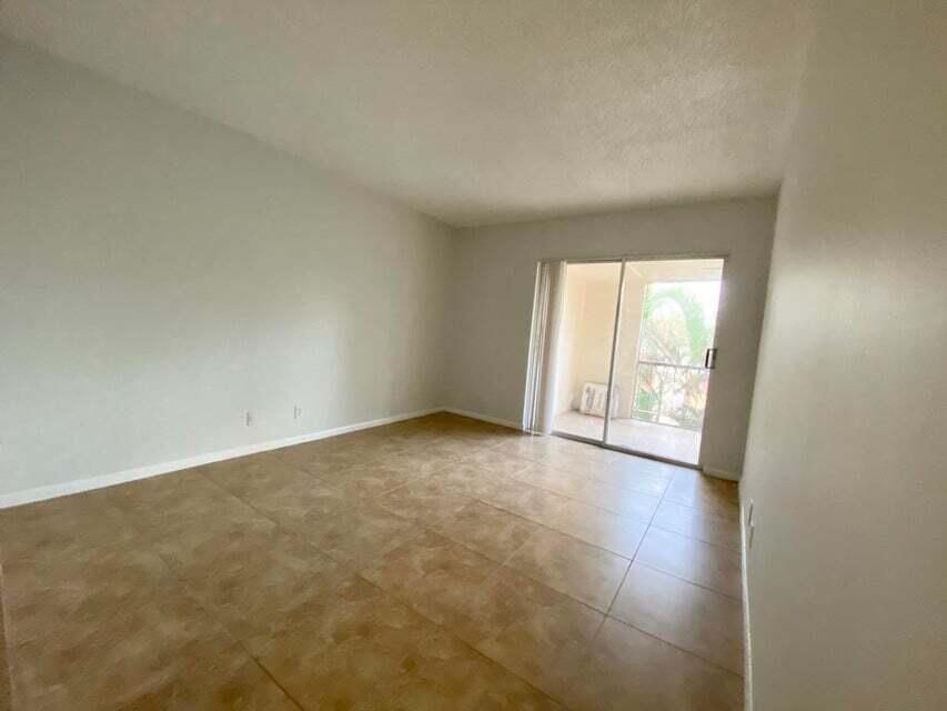 For Rent: $2,000 (2 beds, 2 baths, 995 Square Feet)