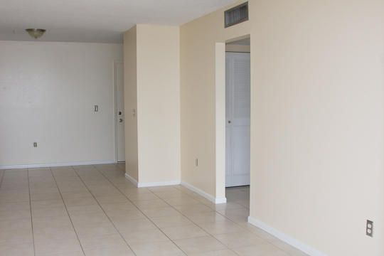 For Rent: $1,800 (1 beds, 1 baths, 702 Square Feet)