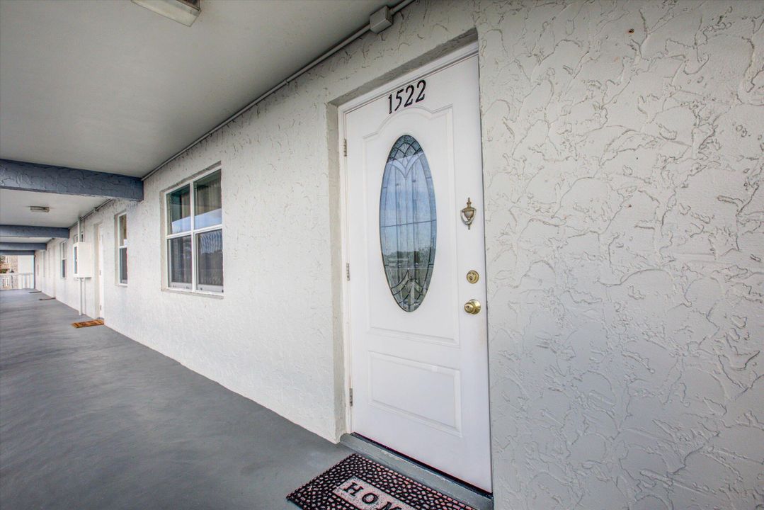 For Sale: $199,995 (2 beds, 2 baths, 936 Square Feet)