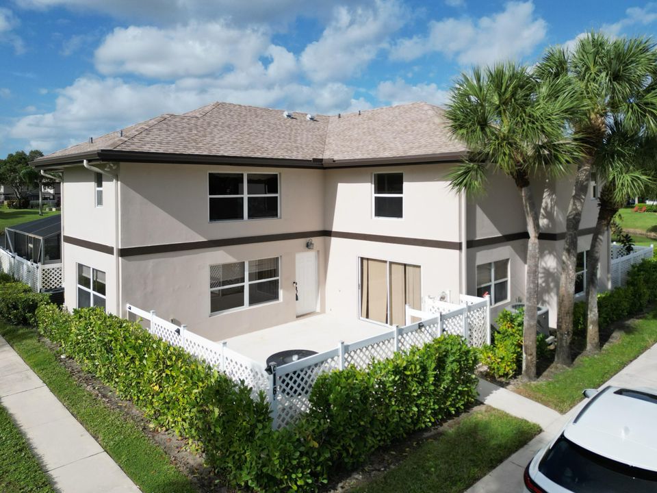 For Sale: $309,999 (2 beds, 2 baths, 1398 Square Feet)