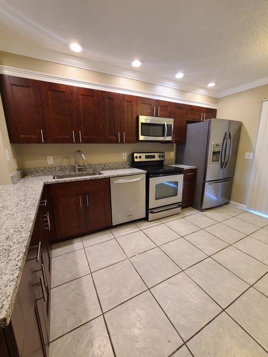 For Rent: $2,300 (3 beds, 2 baths, 1312 Square Feet)