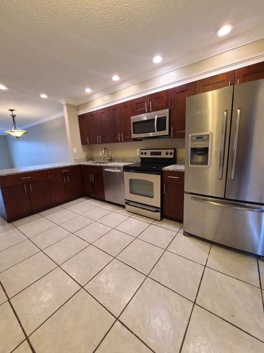 For Rent: $2,300 (3 beds, 2 baths, 1312 Square Feet)