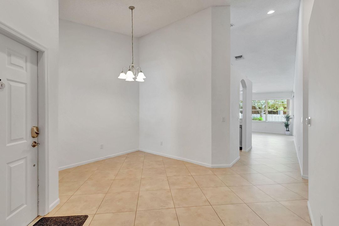 For Sale: $439,500 (2 beds, 2 baths, 1379 Square Feet)