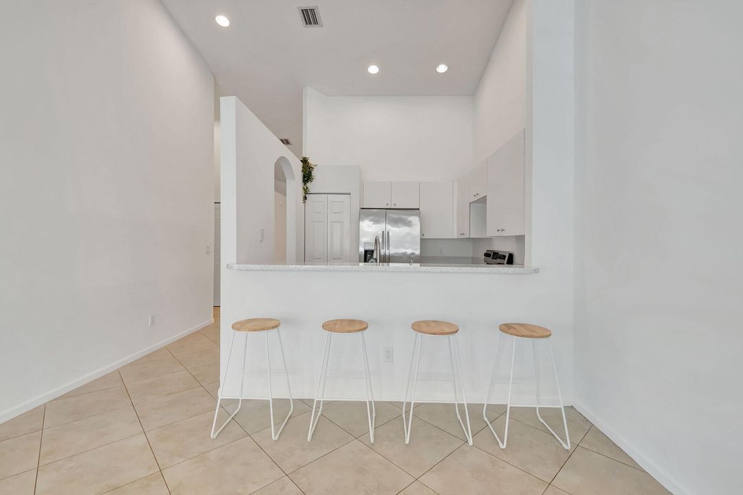 For Sale: $439,500 (2 beds, 2 baths, 1379 Square Feet)