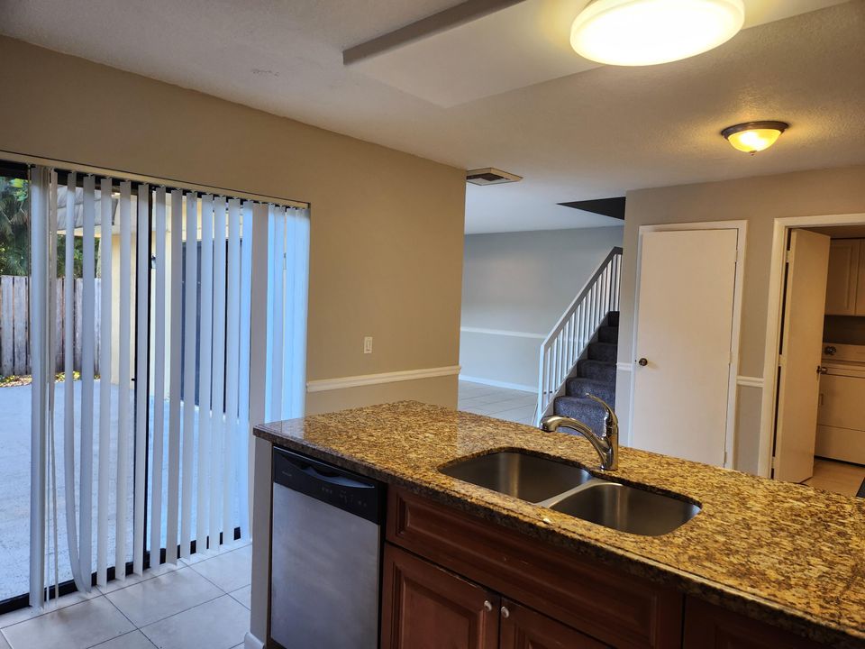 For Rent: $2,200 (2 beds, 2 baths, 1236 Square Feet)