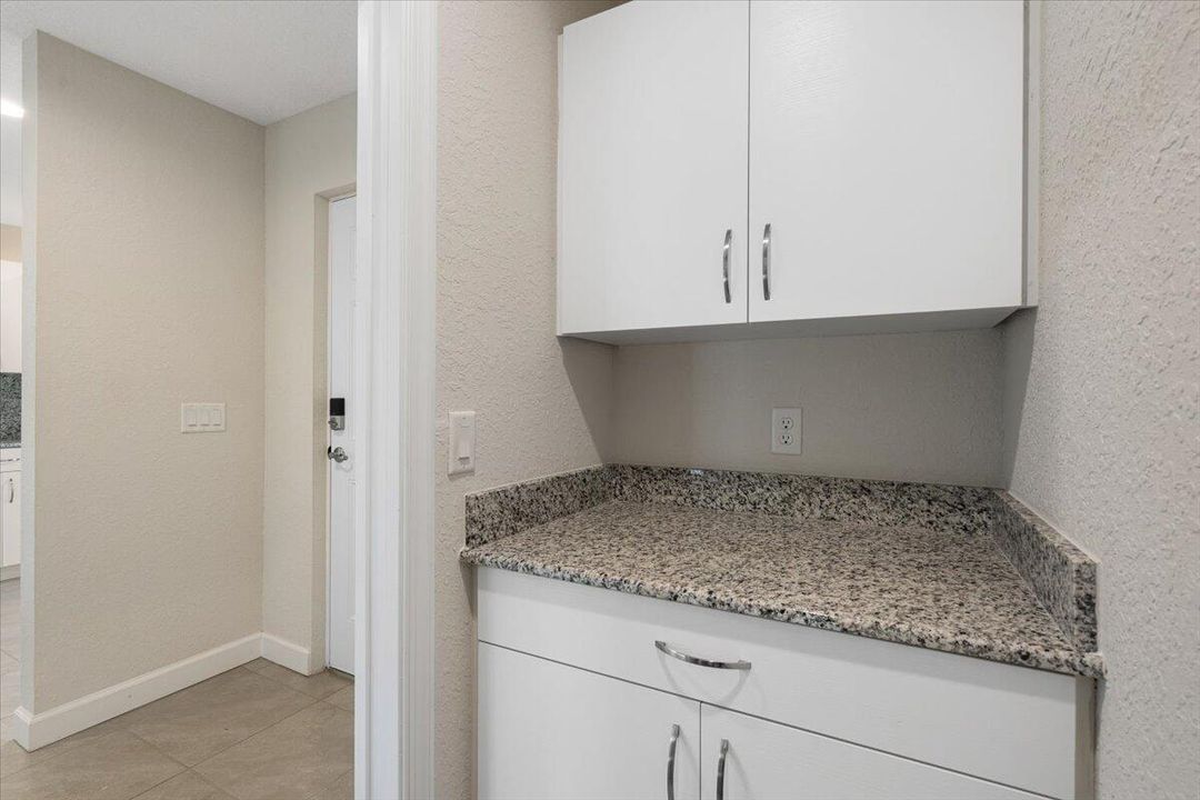 For Sale: $249,000 (1 beds, 1 baths, 1250 Square Feet)