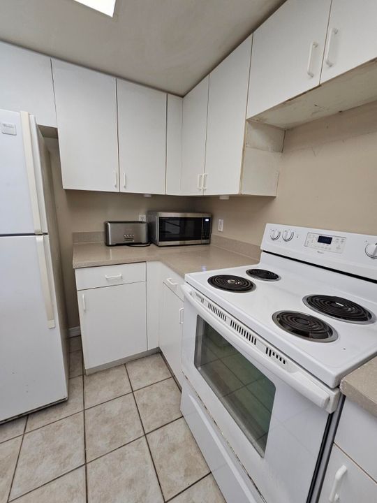 For Rent: $2,050 (2 beds, 2 baths, 1026 Square Feet)