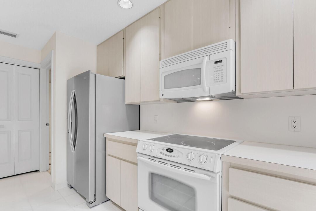 For Sale: $380,000 (2 beds, 2 baths, 1152 Square Feet)