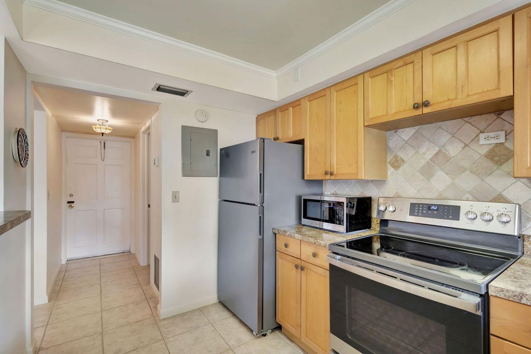 For Sale: $239,000 (2 beds, 2 baths, 1162 Square Feet)