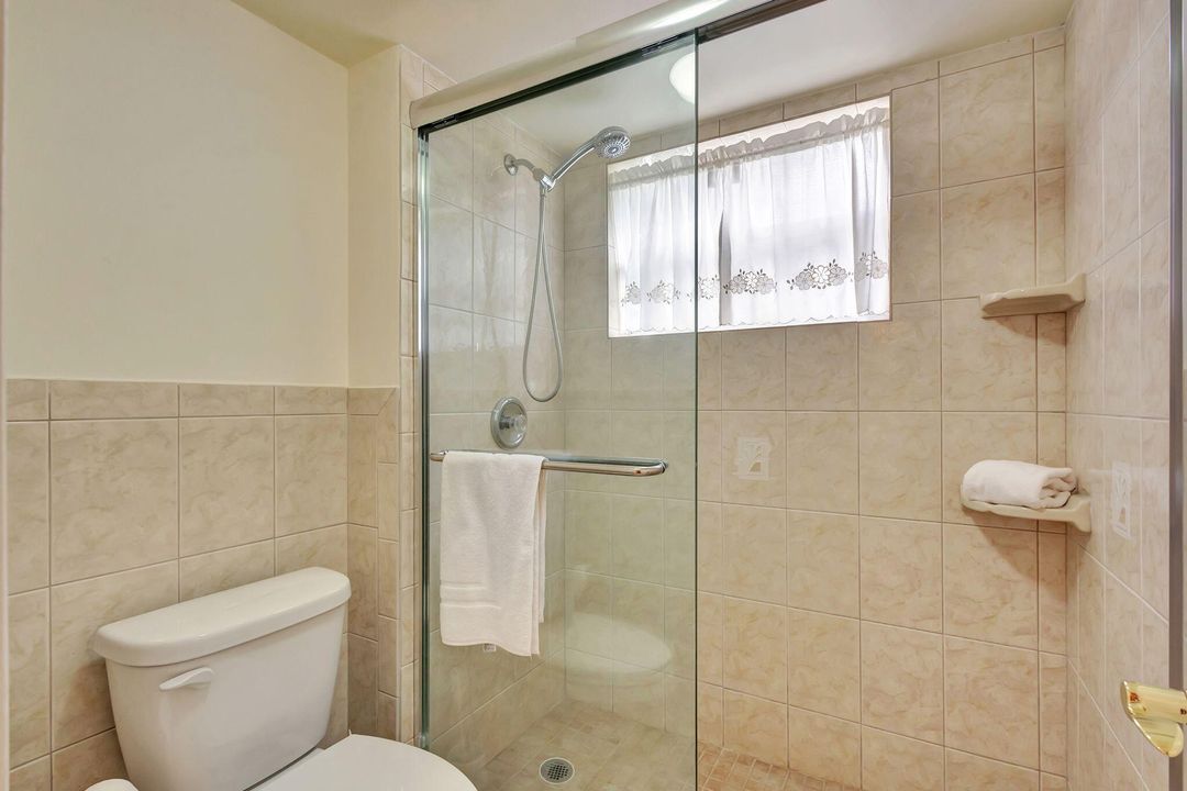 For Sale: $239,000 (2 beds, 2 baths, 1162 Square Feet)