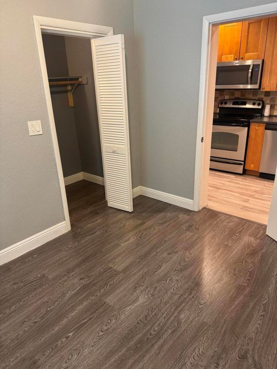 For Rent: $2,500 (3 beds, 1 baths, 950 Square Feet)