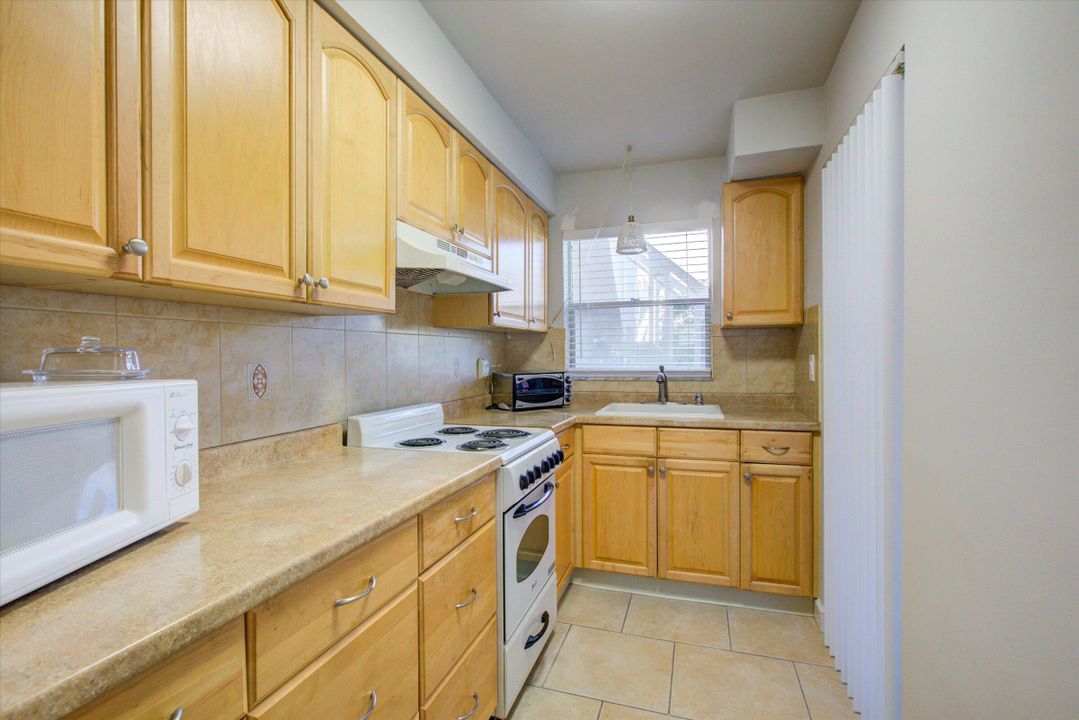 For Sale: $135,000 (1 beds, 1 baths, 650 Square Feet)