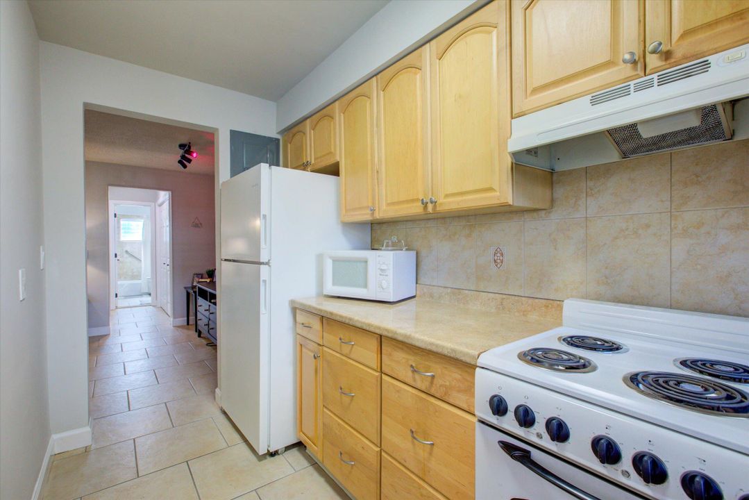 For Sale: $135,000 (1 beds, 1 baths, 650 Square Feet)