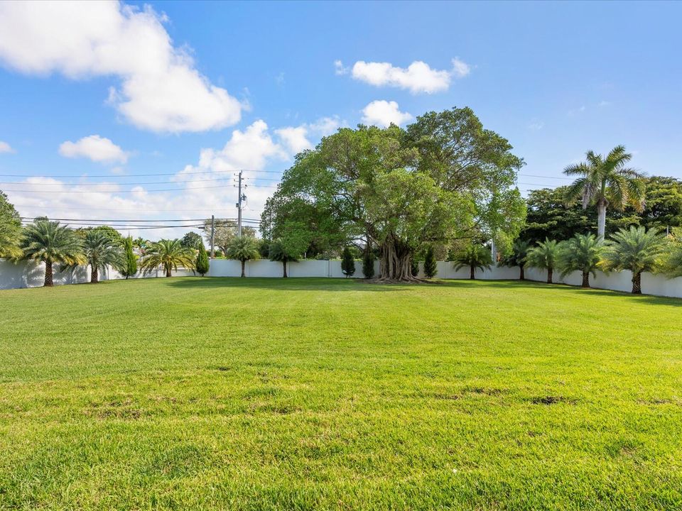 For Sale: $4,999,000 (5 beds, 4 baths, 4226 Square Feet)