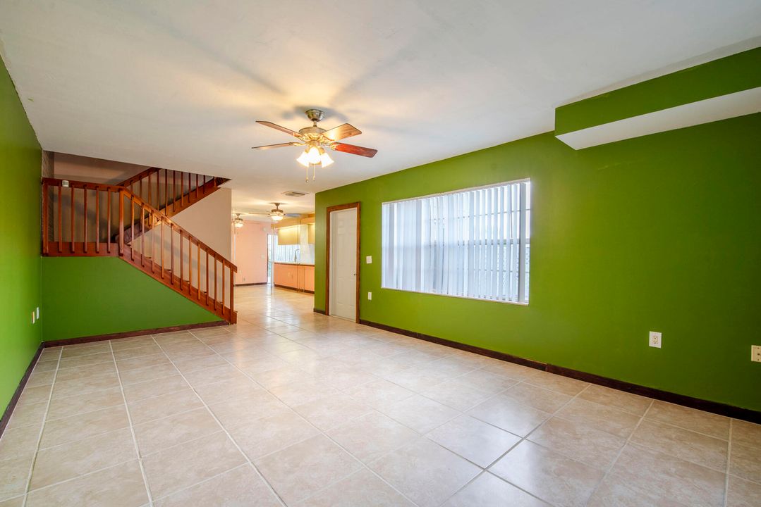 For Sale: $269,900 (2 beds, 2 baths, 1374 Square Feet)