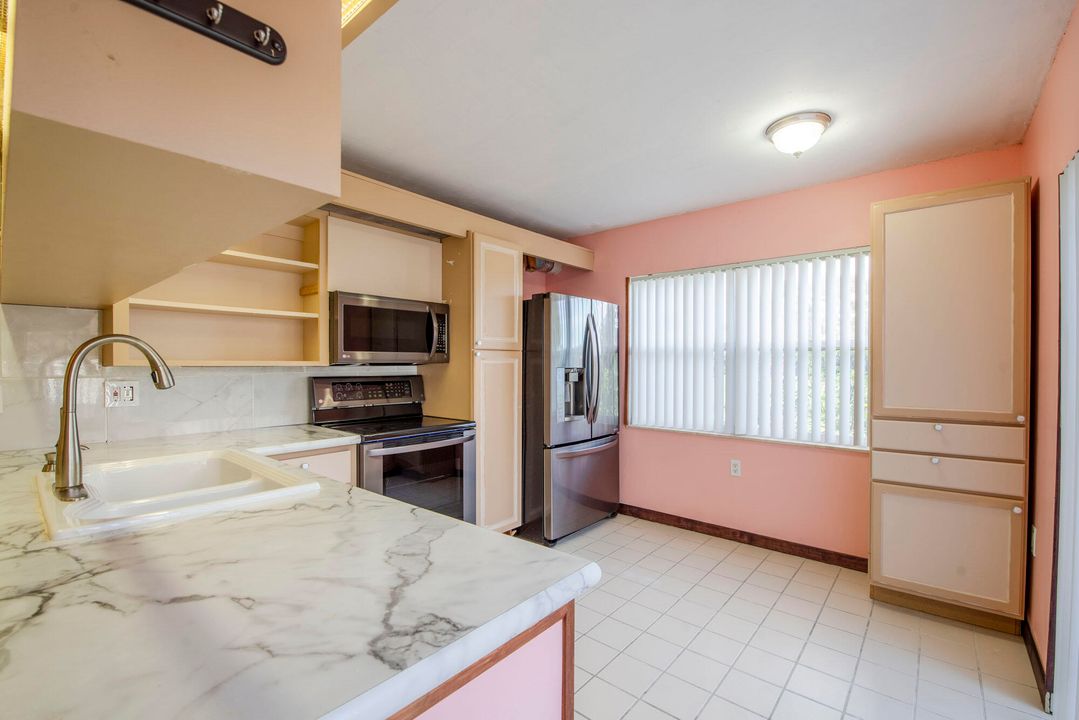 For Sale: $269,900 (2 beds, 2 baths, 1374 Square Feet)