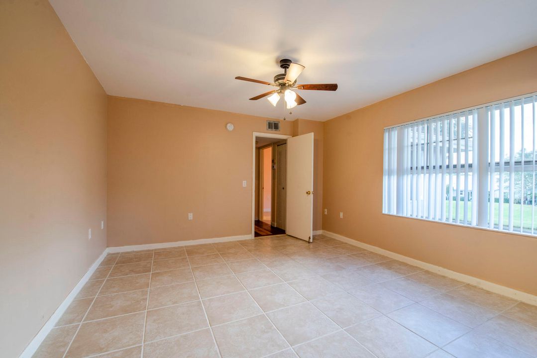 For Sale: $269,900 (2 beds, 2 baths, 1374 Square Feet)