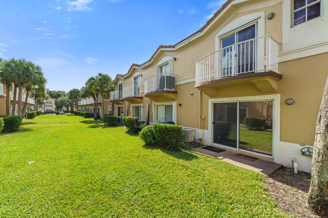 For Sale: $450,000 (3 beds, 2 baths, 1470 Square Feet)