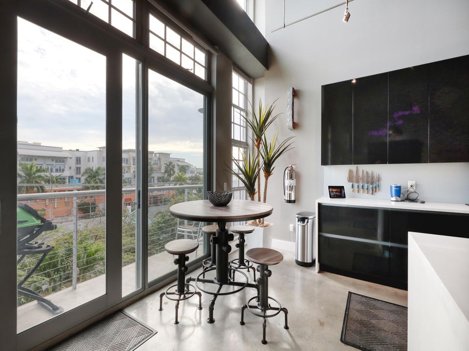 For Sale: $1,100,000 (2 beds, 2 baths, 1708 Square Feet)