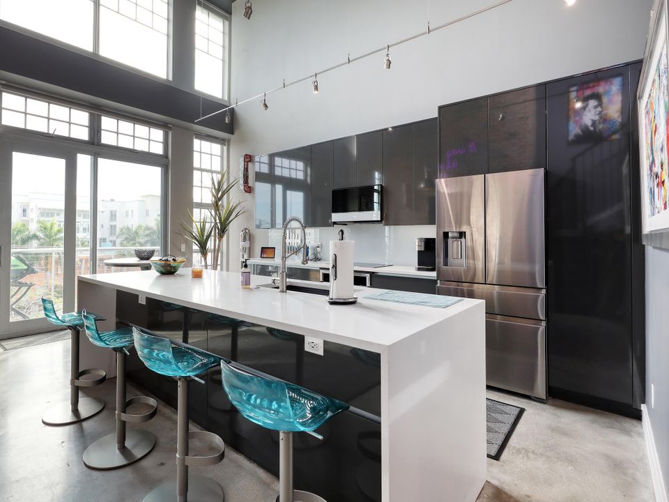 For Sale: $1,100,000 (2 beds, 2 baths, 1708 Square Feet)