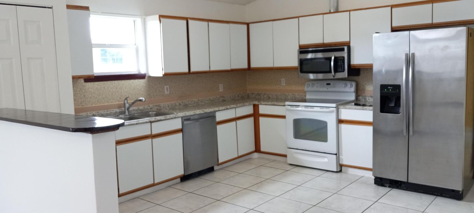 For Sale: $260,000 (2 beds, 2 baths, 1600 Square Feet)