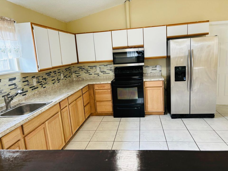 For Sale: $260,000 (2 beds, 2 baths, 1600 Square Feet)