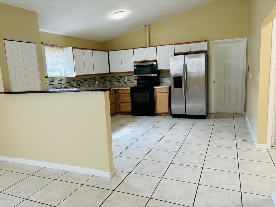 For Sale: $260,000 (2 beds, 2 baths, 1600 Square Feet)