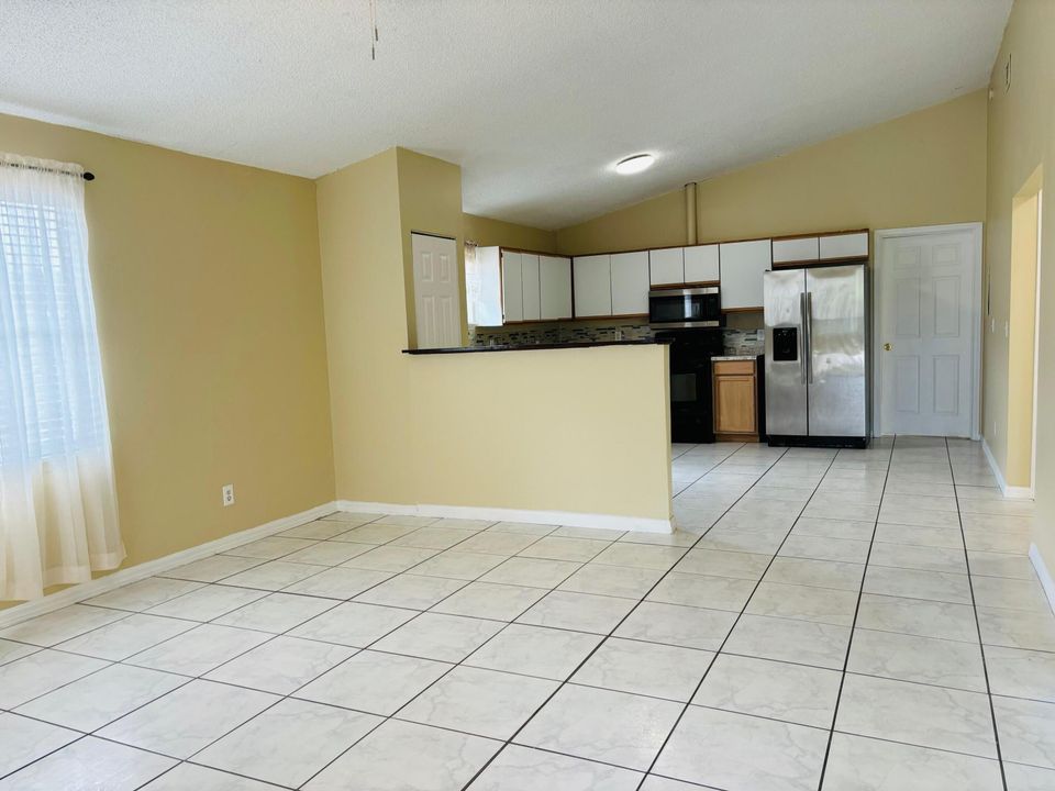 For Sale: $260,000 (2 beds, 2 baths, 1600 Square Feet)