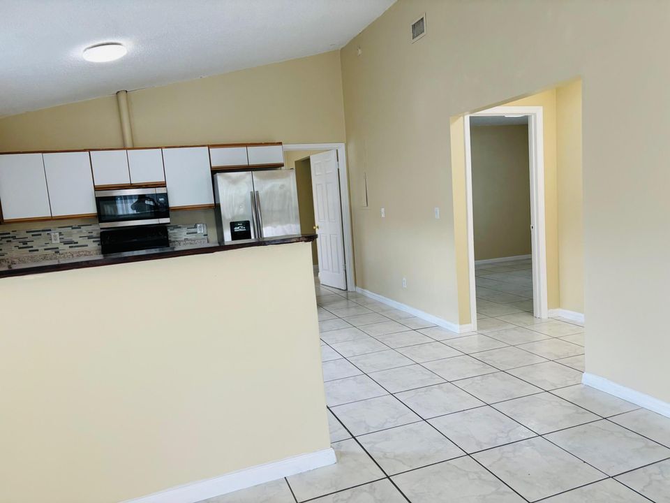 For Sale: $260,000 (2 beds, 2 baths, 1600 Square Feet)