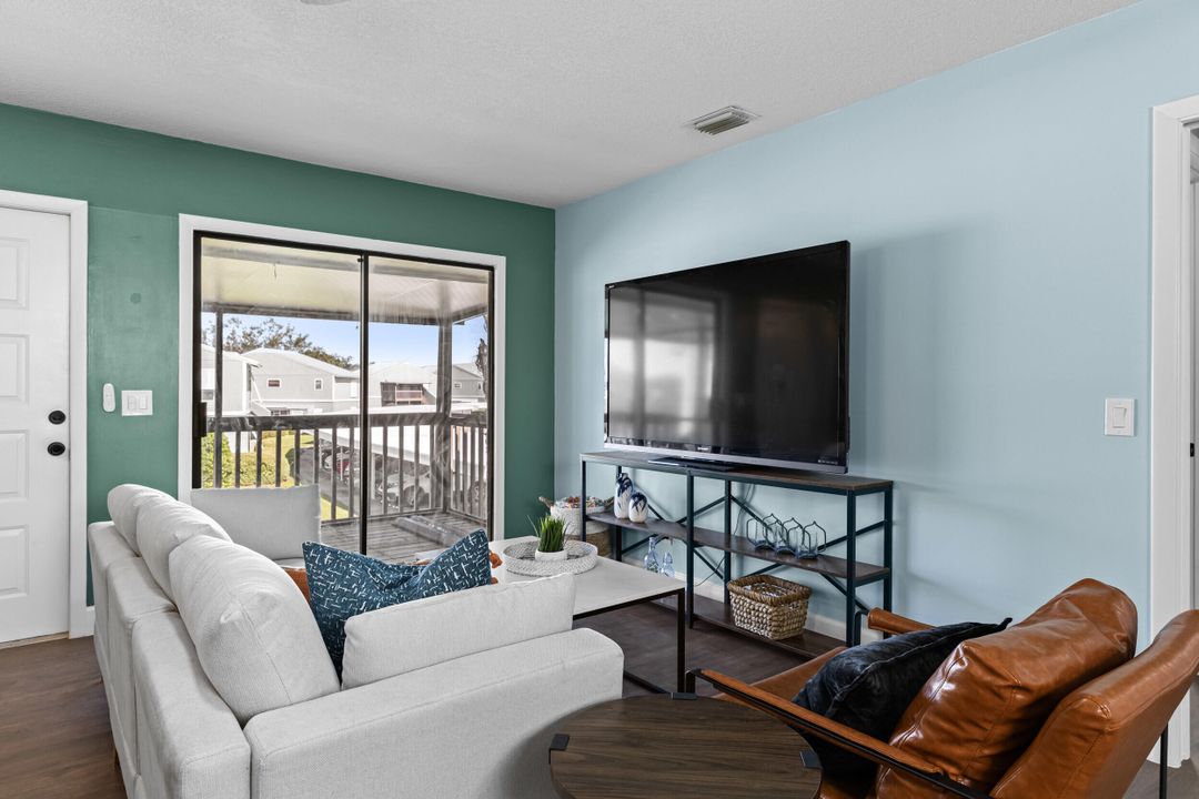 For Sale: $224,900 (2 beds, 2 baths, 960 Square Feet)