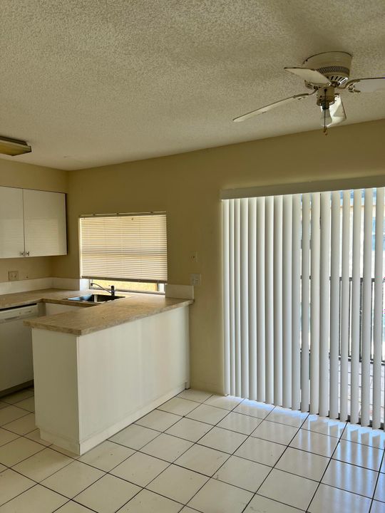 For Sale: $157,000 (2 beds, 1 baths, 840 Square Feet)