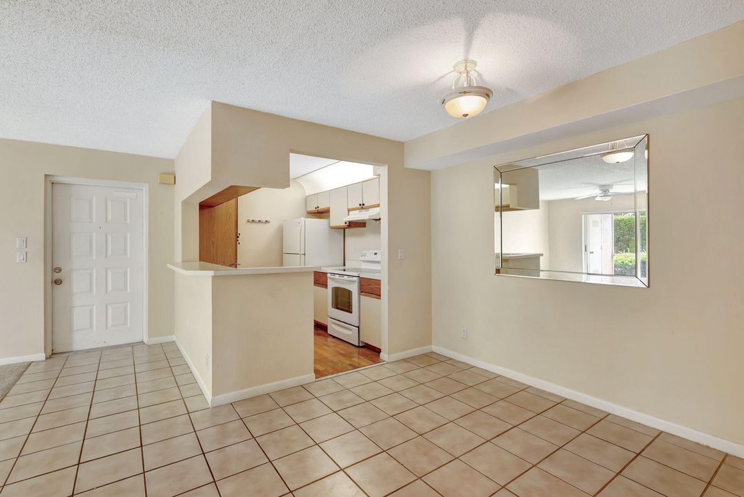 For Sale: $249,900 (2 beds, 2 baths, 1018 Square Feet)