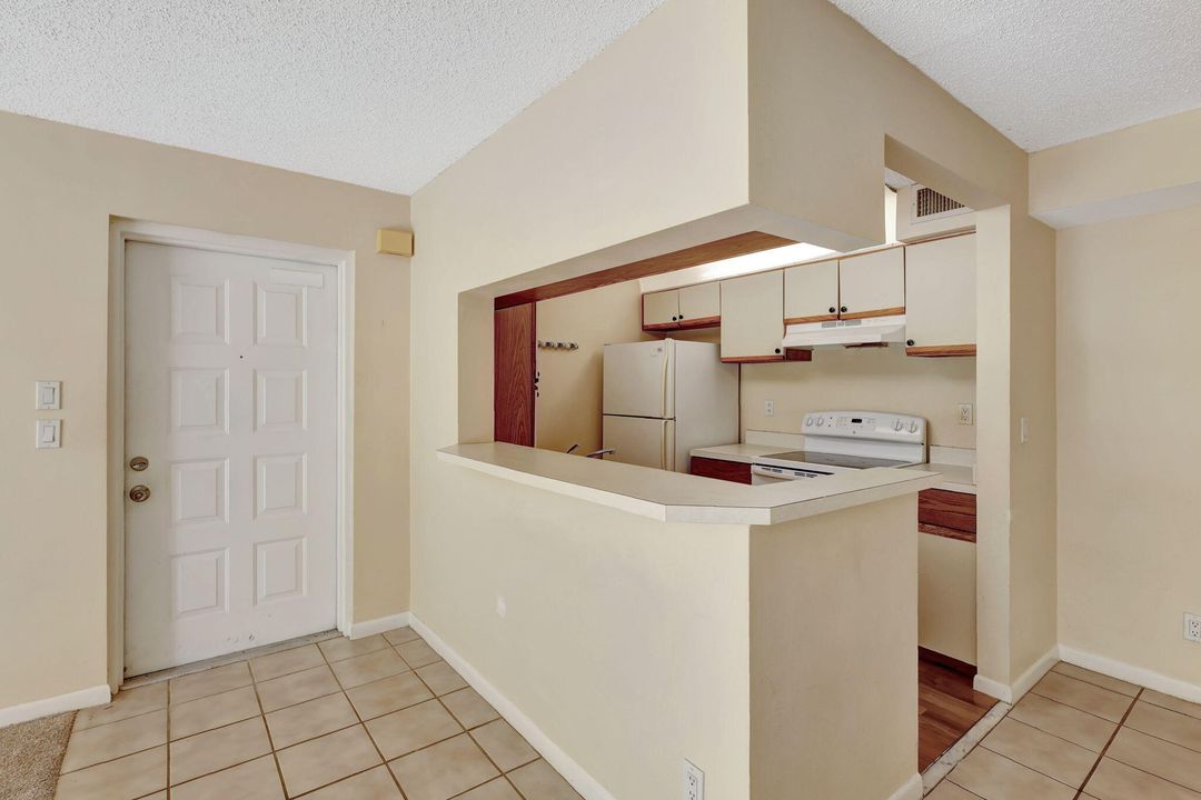 For Sale: $249,900 (2 beds, 2 baths, 1018 Square Feet)