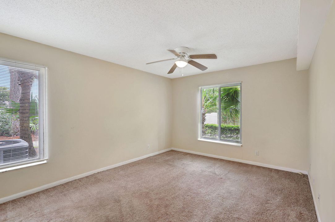 For Sale: $249,900 (2 beds, 2 baths, 1018 Square Feet)