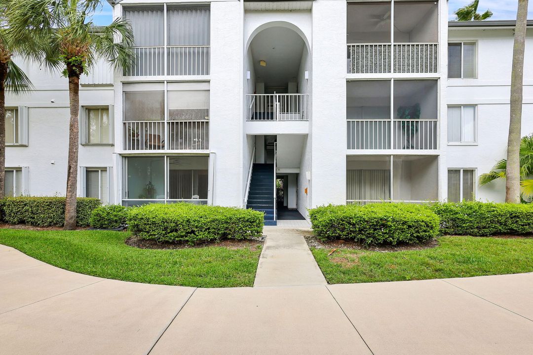 For Sale: $249,900 (2 beds, 2 baths, 1018 Square Feet)