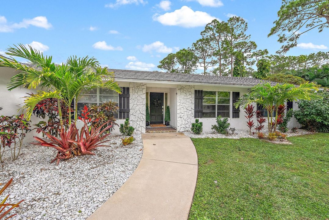 For Sale: $1,290,000 (4 beds, 2 baths, 2588 Square Feet)