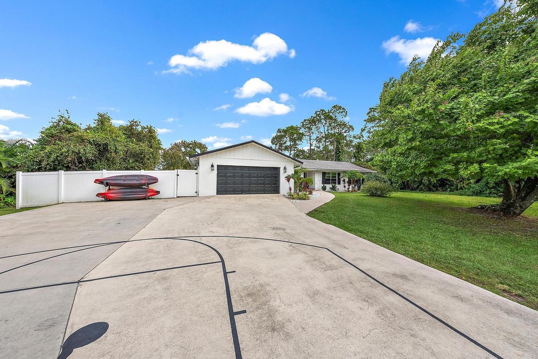 For Sale: $1,290,000 (4 beds, 2 baths, 2588 Square Feet)