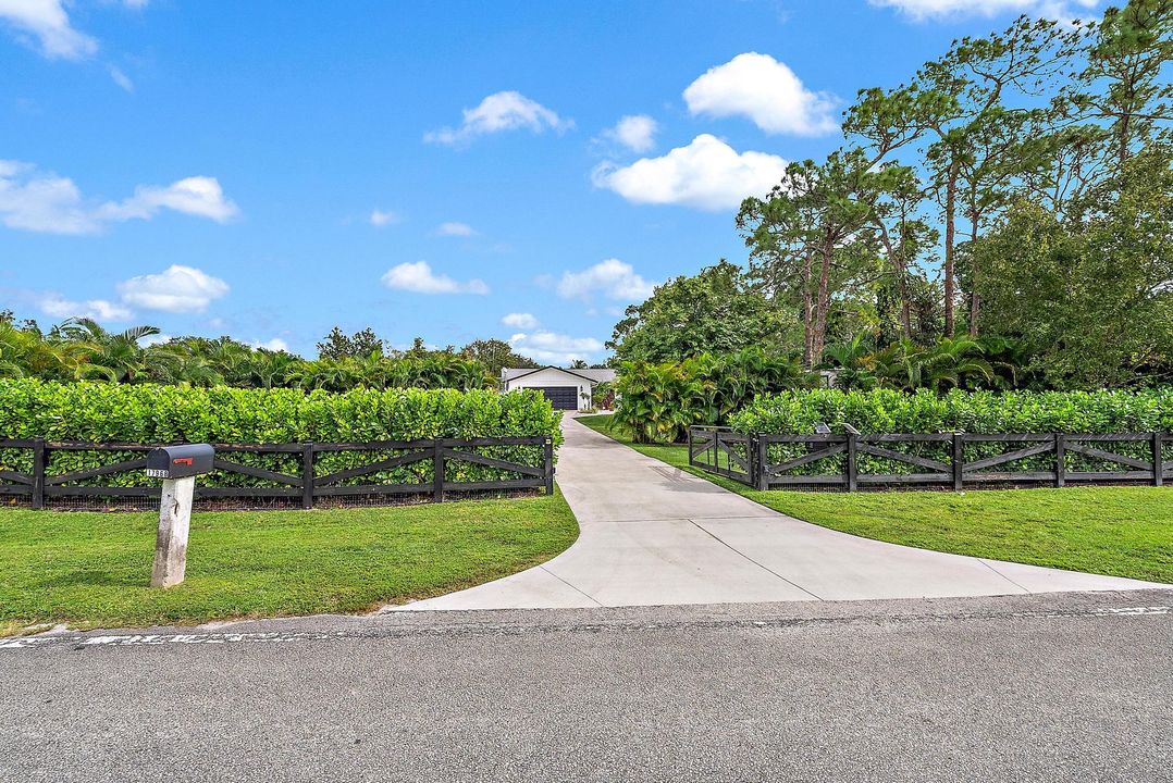 For Sale: $1,290,000 (4 beds, 2 baths, 2588 Square Feet)