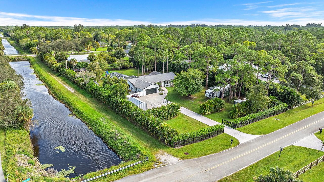 For Sale: $1,290,000 (4 beds, 2 baths, 2588 Square Feet)