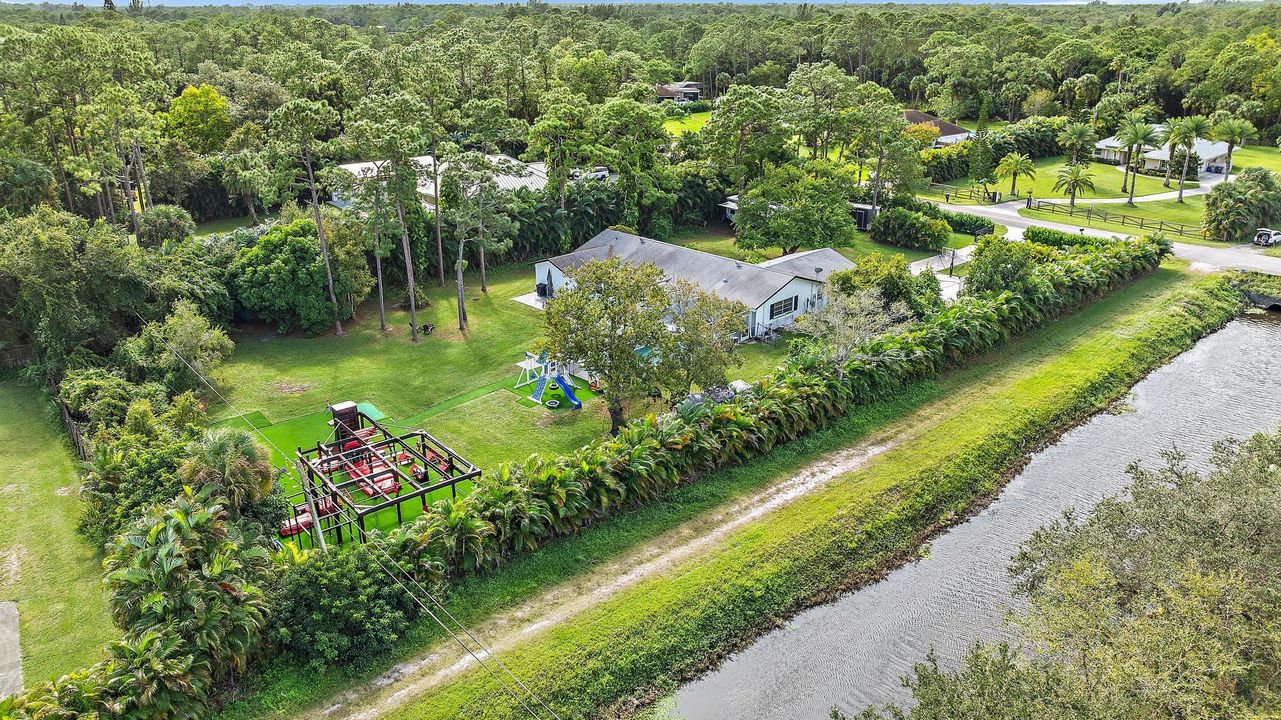 For Sale: $1,290,000 (4 beds, 2 baths, 2588 Square Feet)