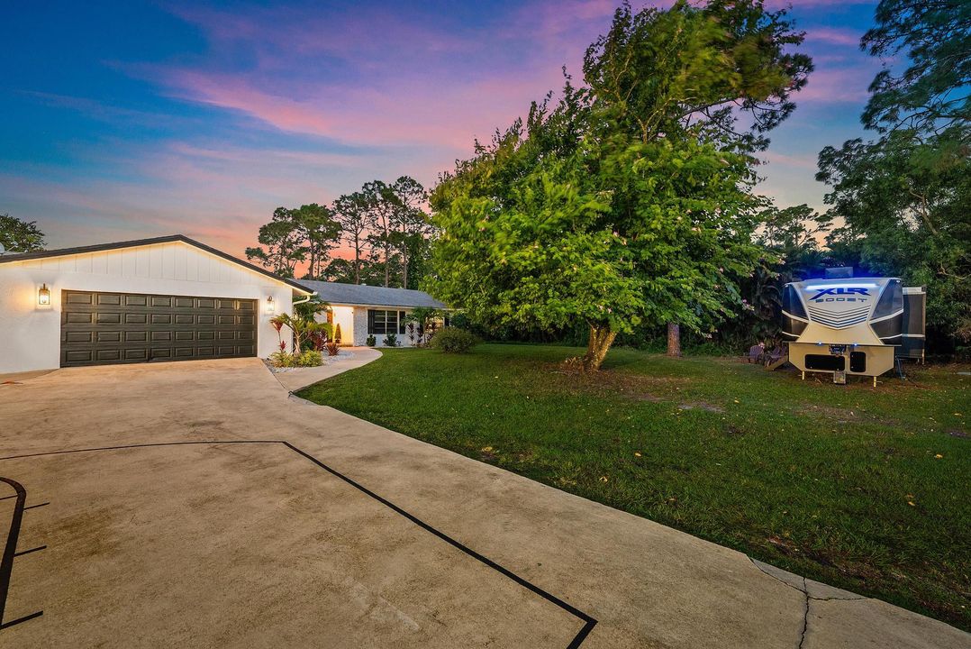 For Sale: $1,290,000 (4 beds, 2 baths, 2588 Square Feet)