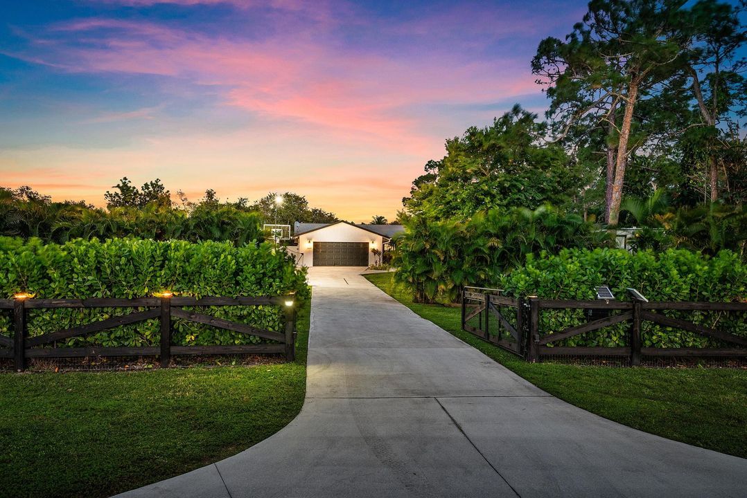 For Sale: $1,290,000 (4 beds, 2 baths, 2588 Square Feet)