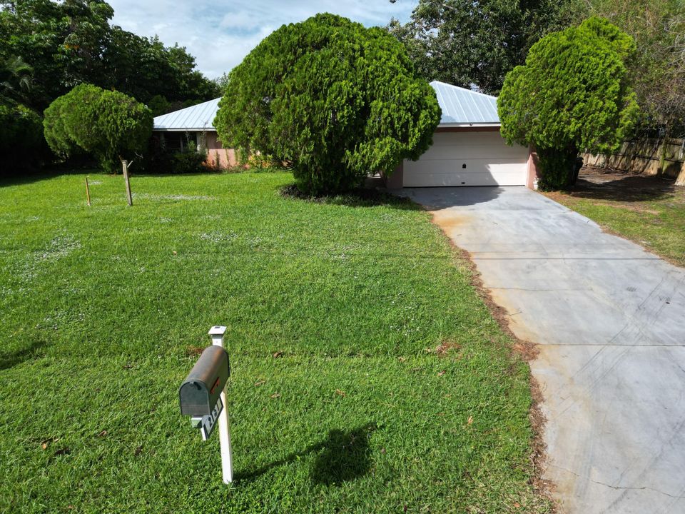 For Sale: $350,000 (3 beds, 2 baths, 1844 Square Feet)