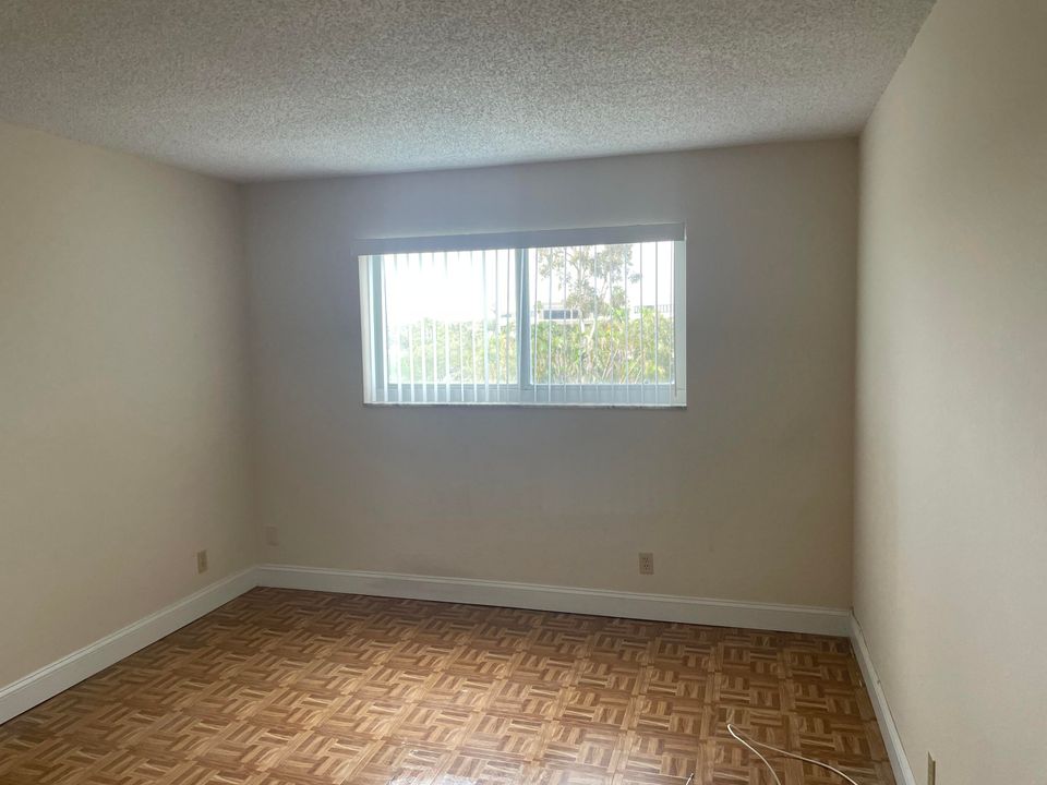 Active With Contract: $1,375 (1 beds, 1 baths, 790 Square Feet)