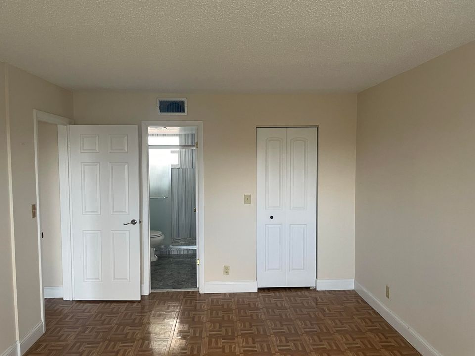 Active With Contract: $1,375 (1 beds, 1 baths, 790 Square Feet)